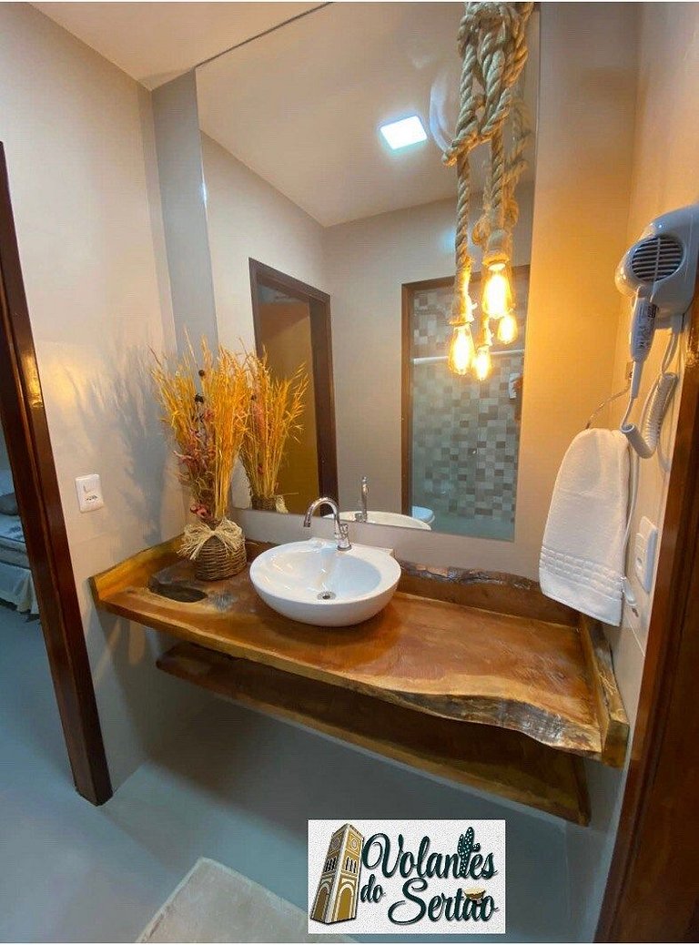 Casa Exclusiva com Semi-Suítes e Acesso p/Piscina - - Volant