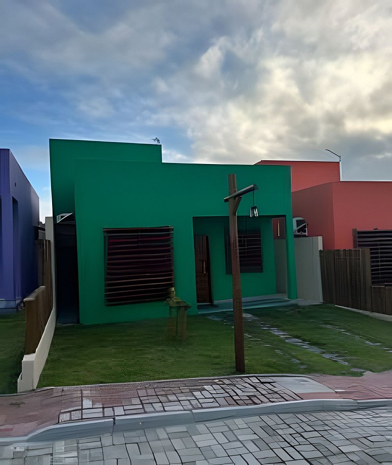 Casa com Dupla Suíte e Acesso Para Piscina