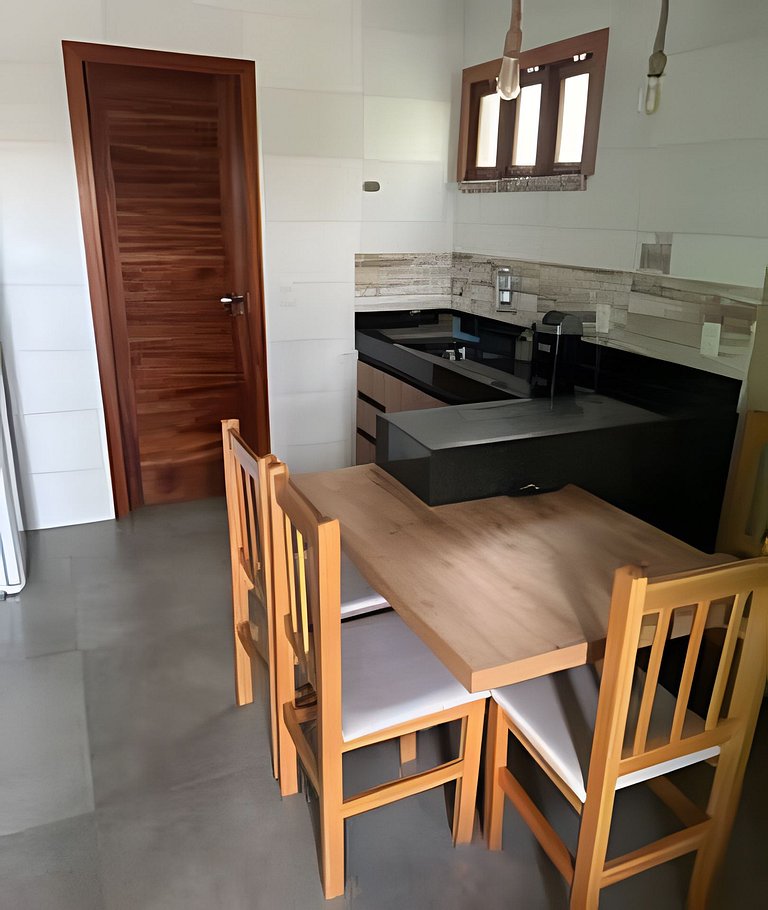 Casa com Dupla Suíte e Acesso Para Piscina
